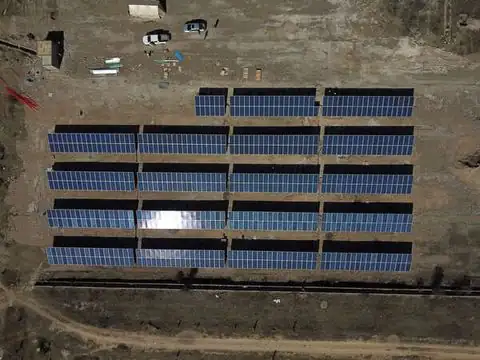 Paneles solares montados en suelo, proyecto de Bachoco en Betulia, Jalisco