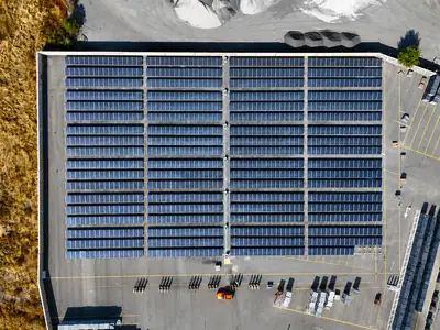 Techo de la nave de Todo de Block en Zacatecas cubierto con 1,146 paneles solares, visto desde el aire