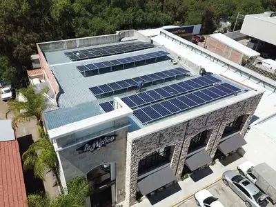 La México con paneles solares en el techo