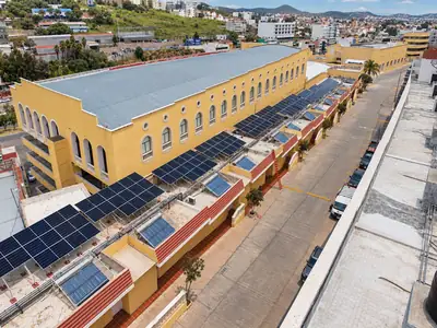 Hotel Don Miguel en Zacatecas con paneles solares en la azotea